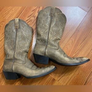 Ariat Tan Cowboy Boots Women’s 7B